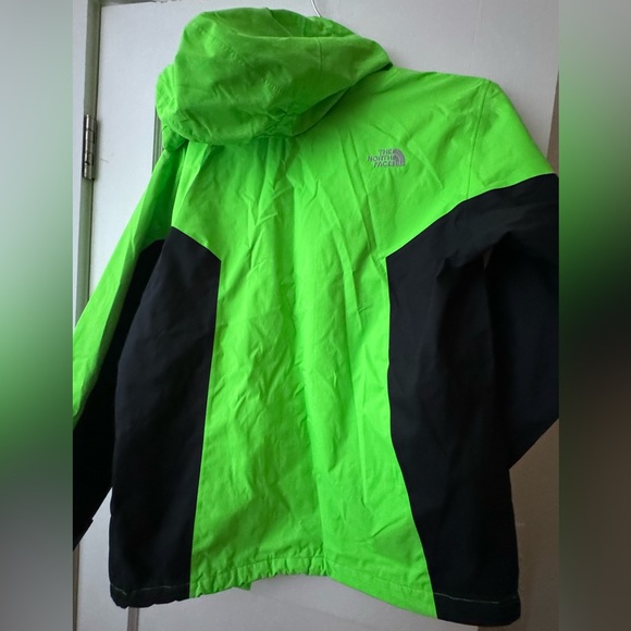 North Face Hyvent ski/rain jacket boys large - Picture 7 of 8